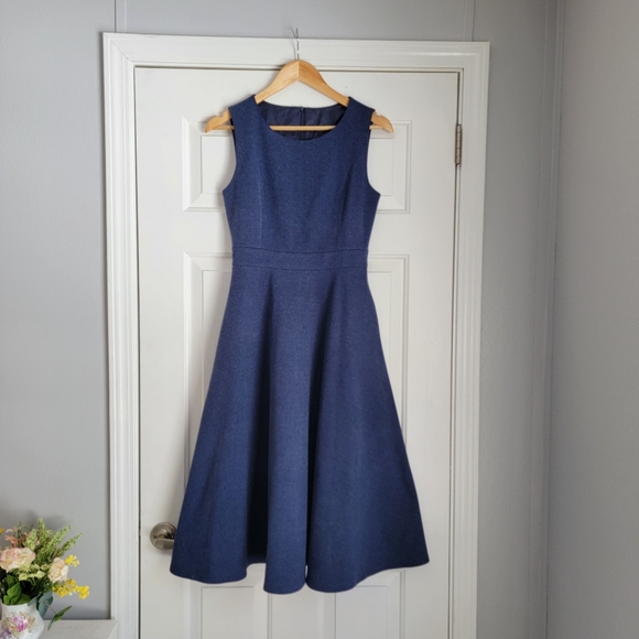 Women's A-line Sleeveless Wool Dress - Picture 3 of 8